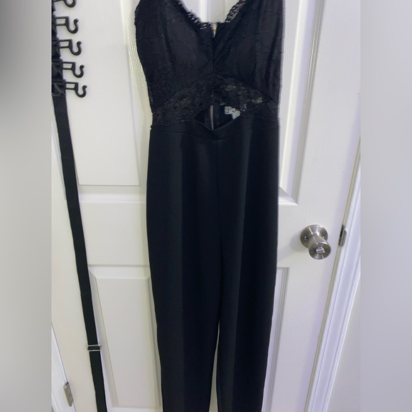 pantsuit with lace top cutout - Picture 4 of 4
